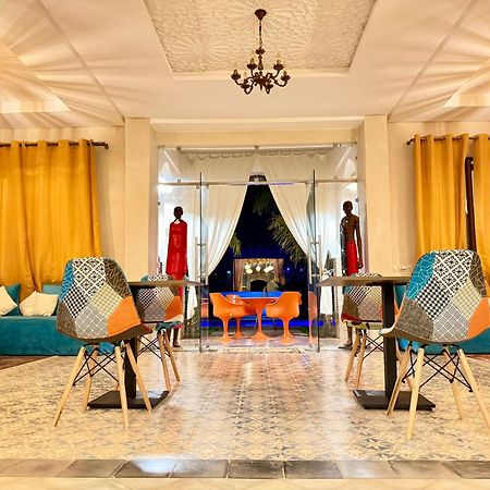 Riad Safran Ralya Bellouk Luaran gambar