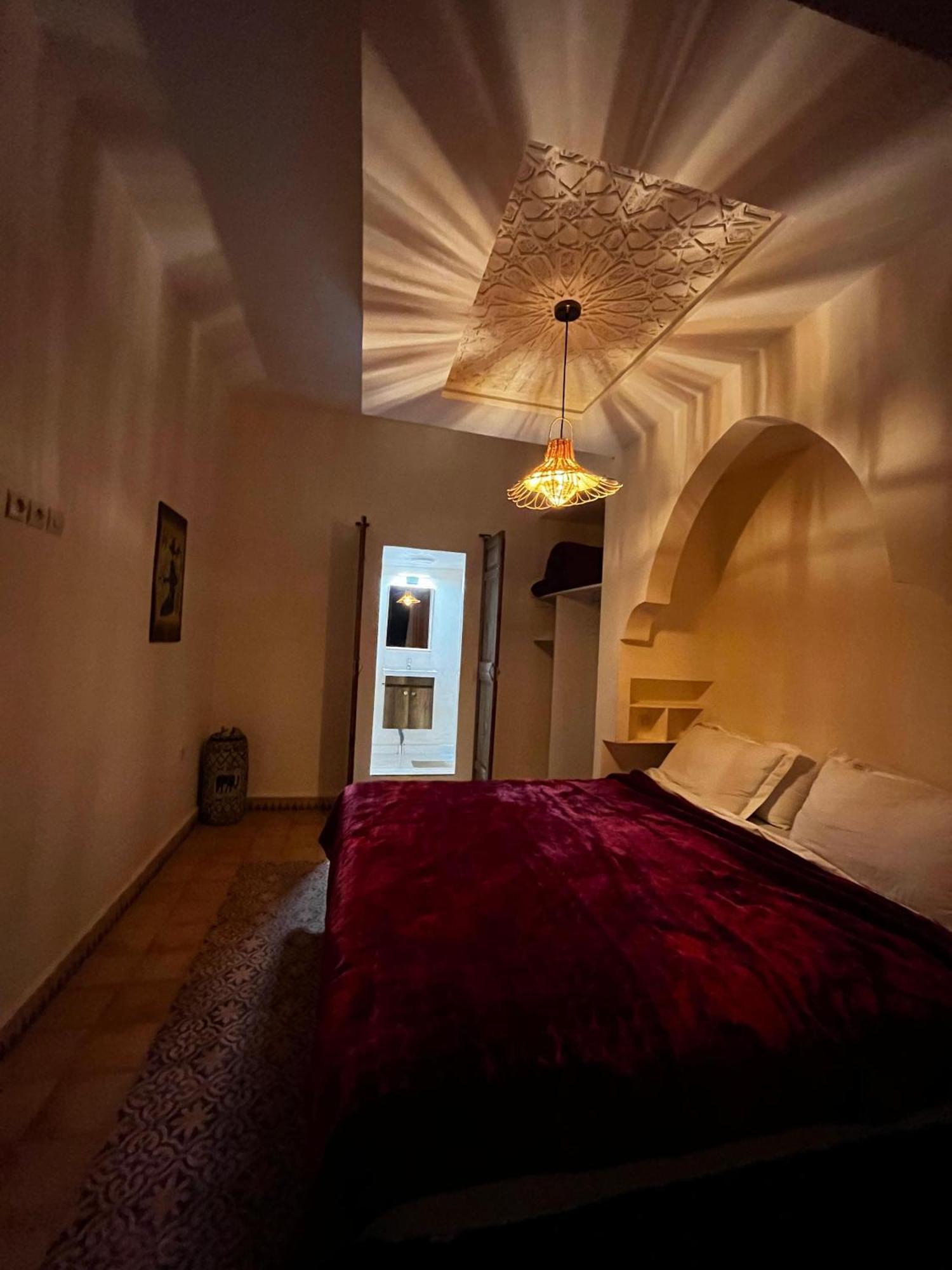 Riad Safran Ralya Bellouk Luaran gambar