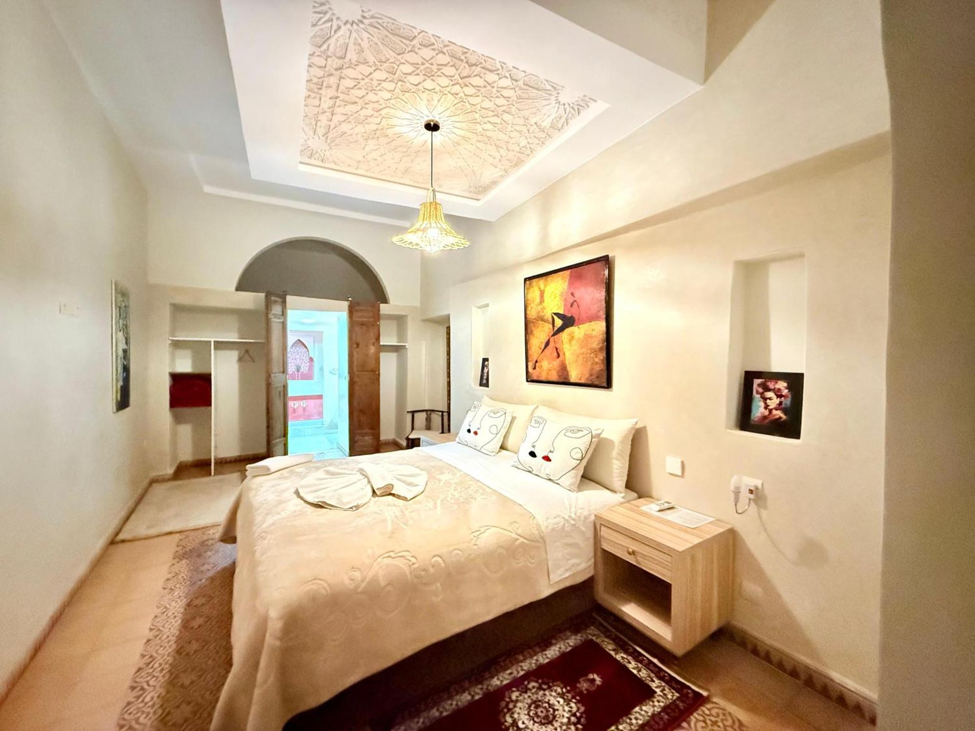 Riad Safran Ralya Bellouk Luaran gambar