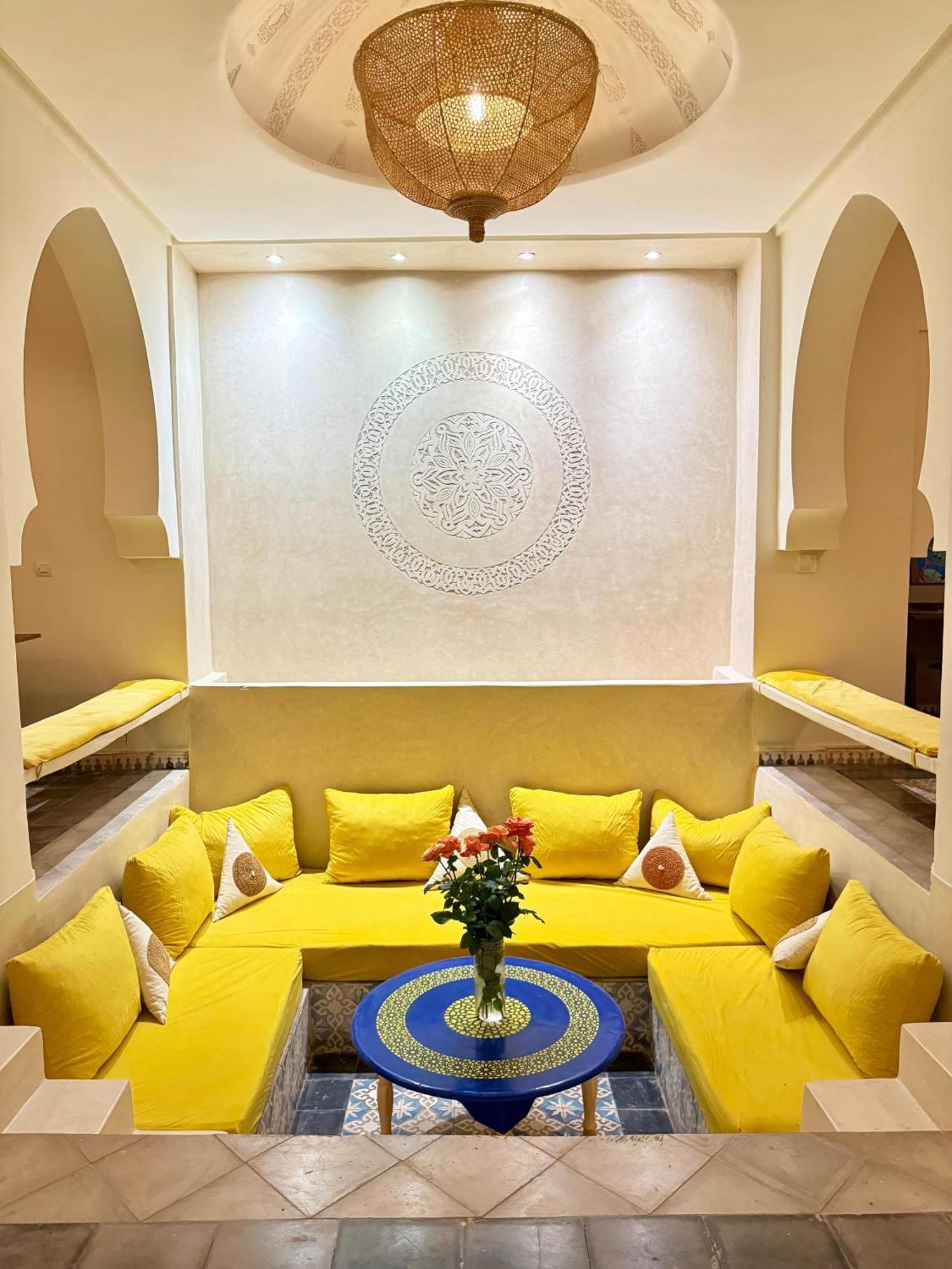 Riad Safran Ralya Bellouk Luaran gambar