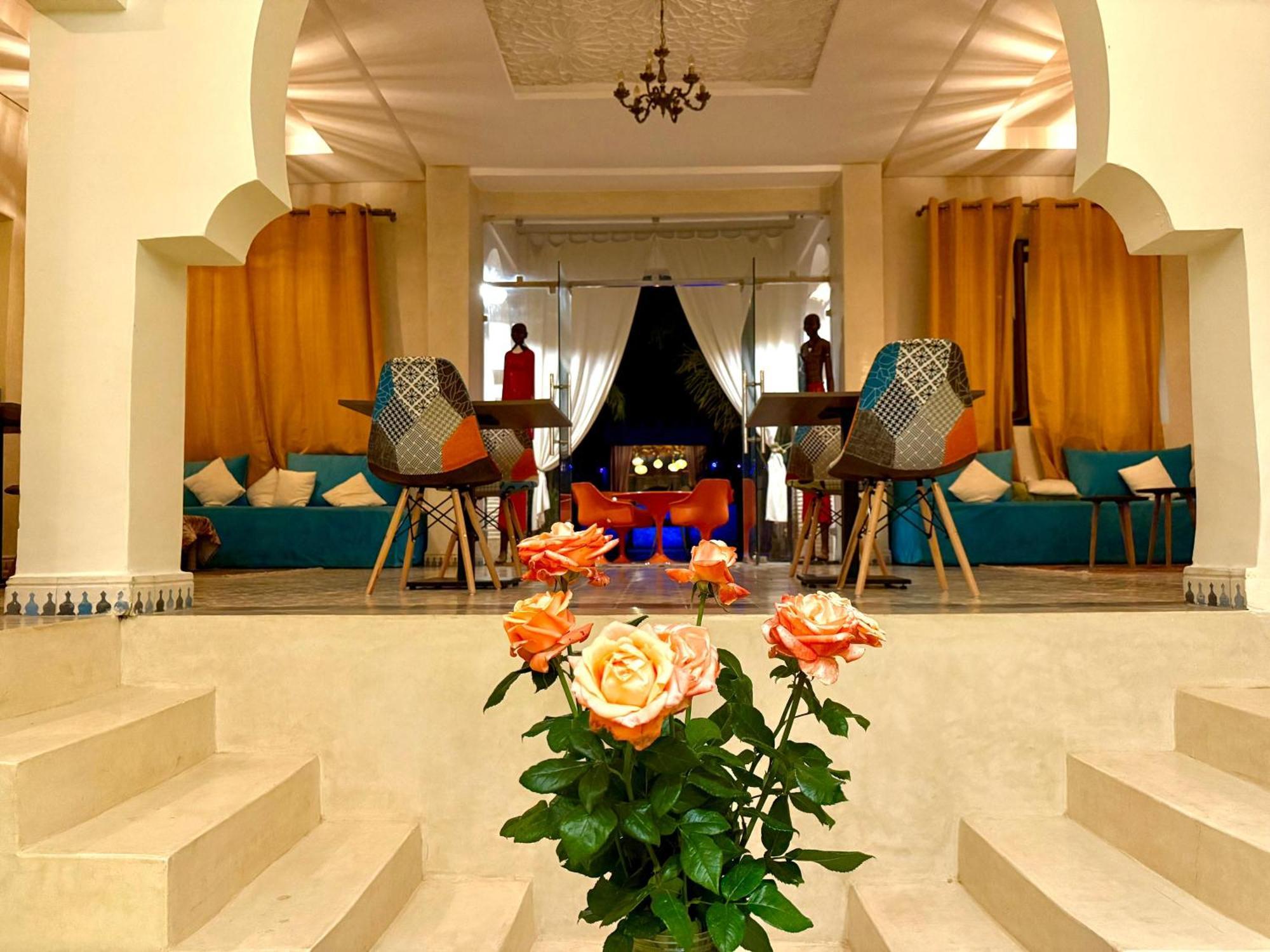 Riad Safran Ralya Bellouk Luaran gambar