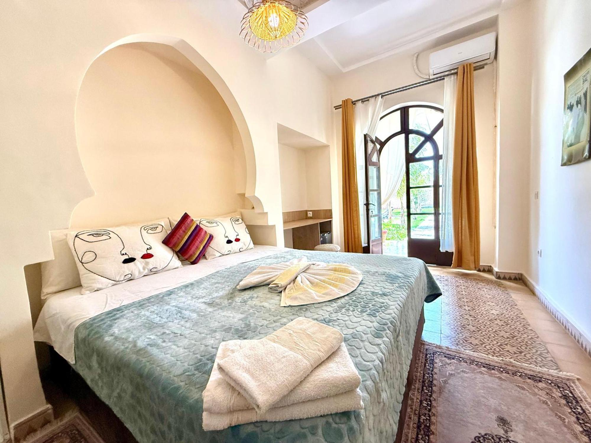 Riad Safran Ralya Bellouk Luaran gambar