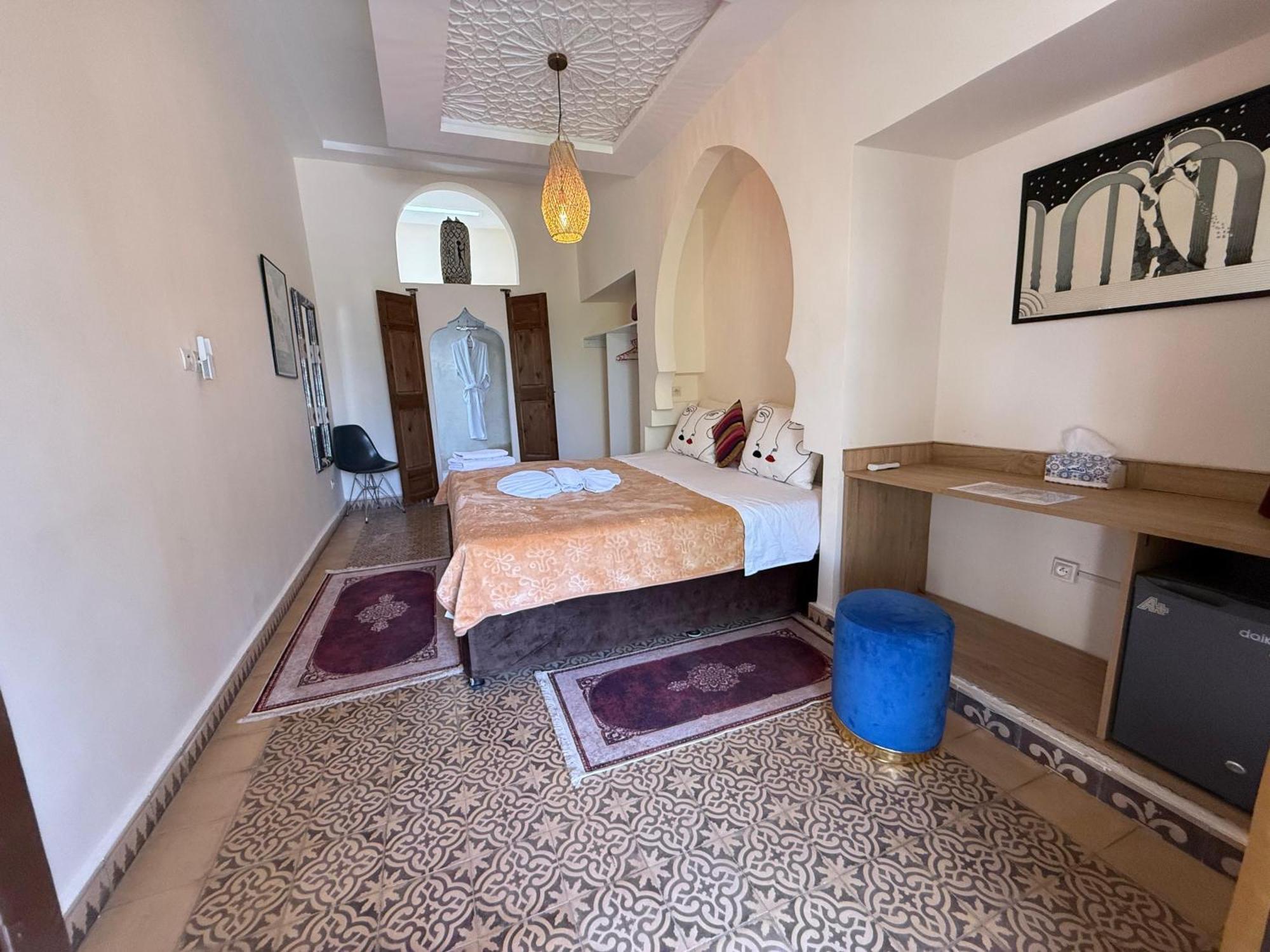 Riad Safran Ralya Bellouk Luaran gambar