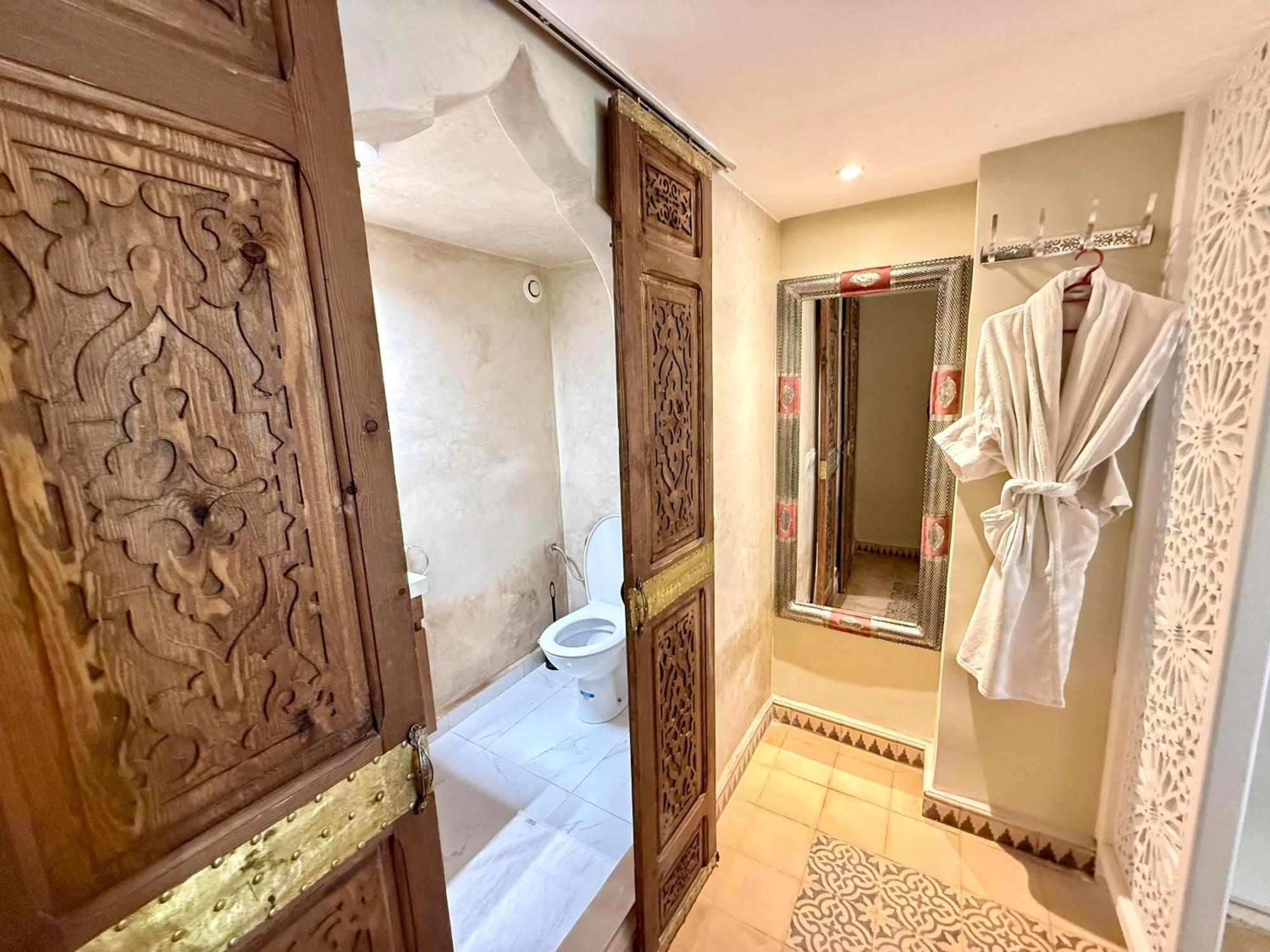 Riad Safran Ralya Bellouk Luaran gambar
