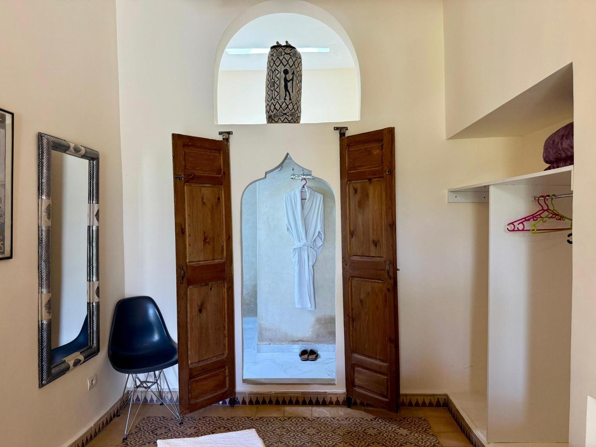 Riad Safran Ralya Bellouk Luaran gambar