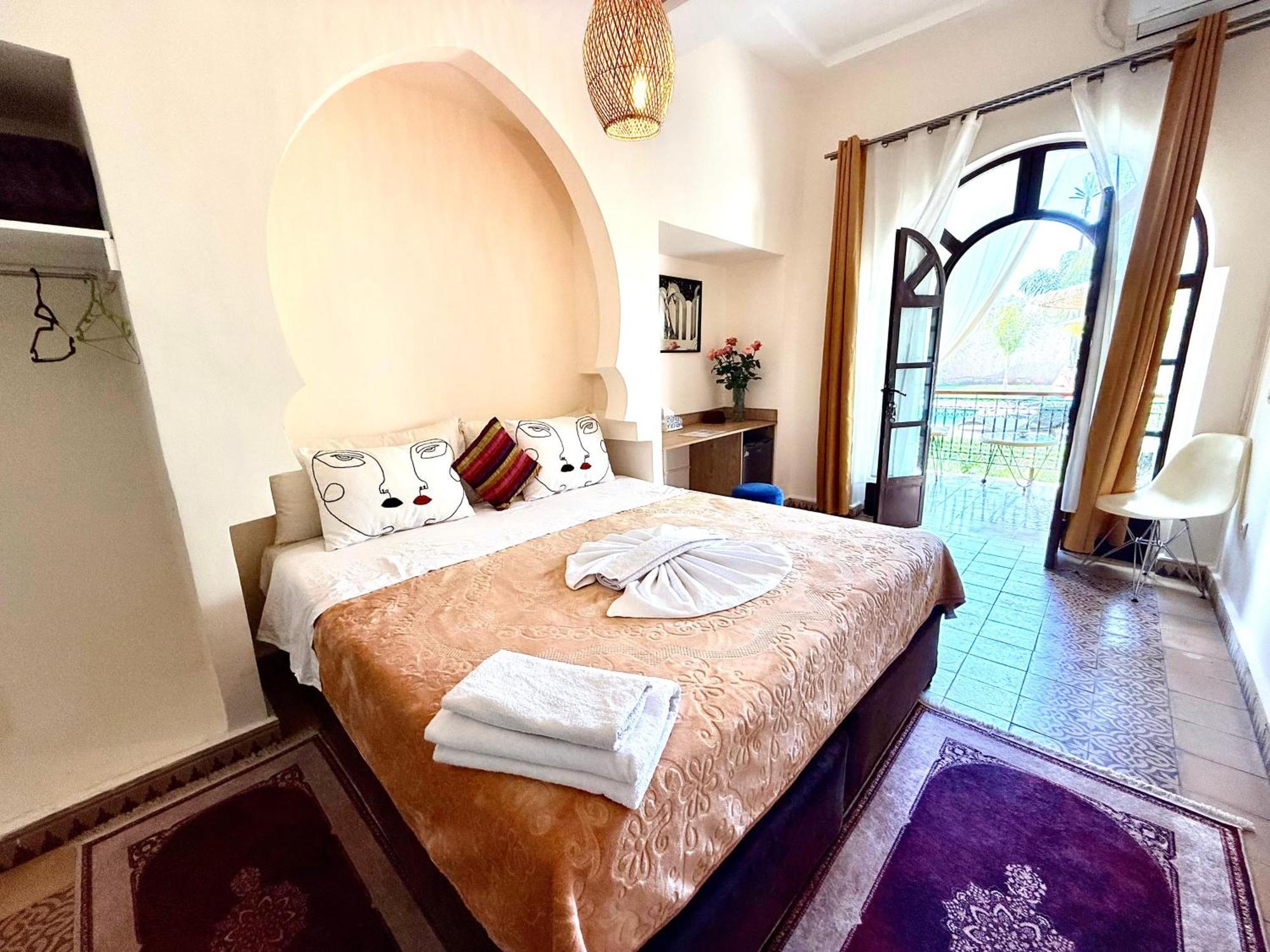 Riad Safran Ralya Bellouk Luaran gambar