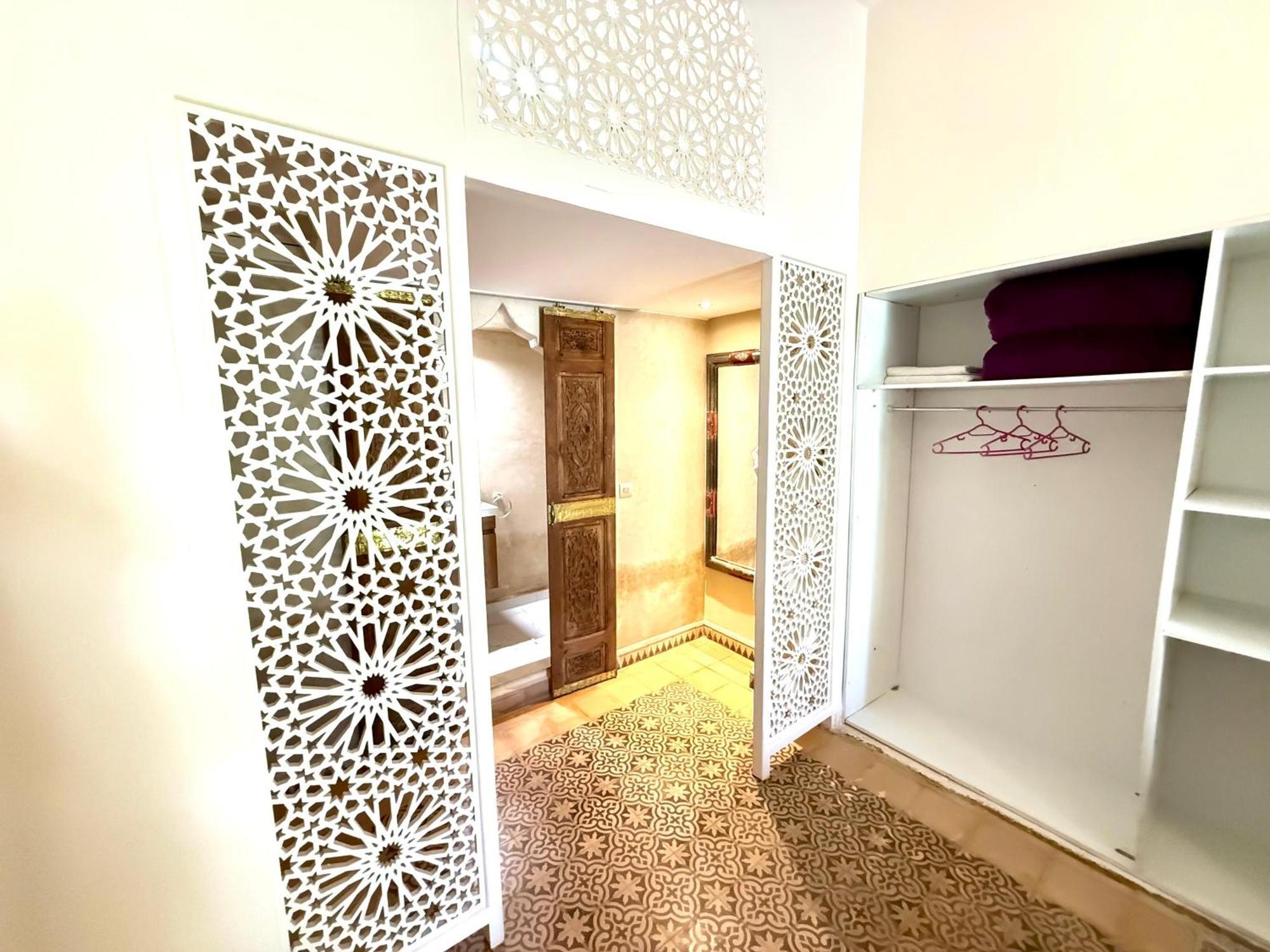 Riad Safran Ralya Bellouk Luaran gambar
