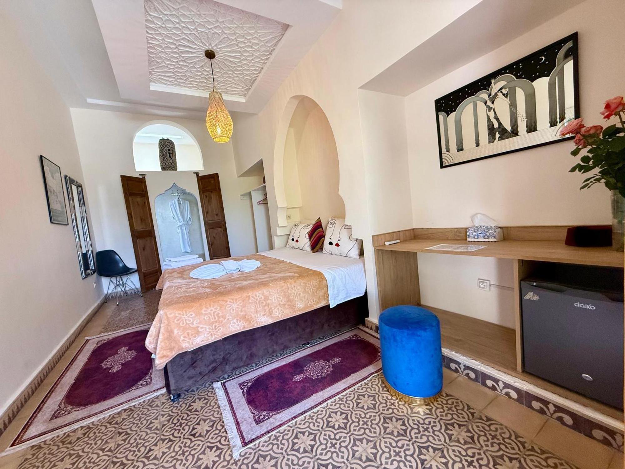 Riad Safran Ralya Bellouk Luaran gambar