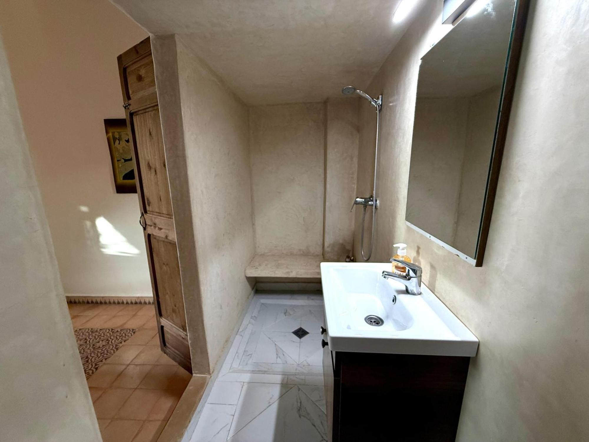 Riad Safran Ralya Bellouk Luaran gambar