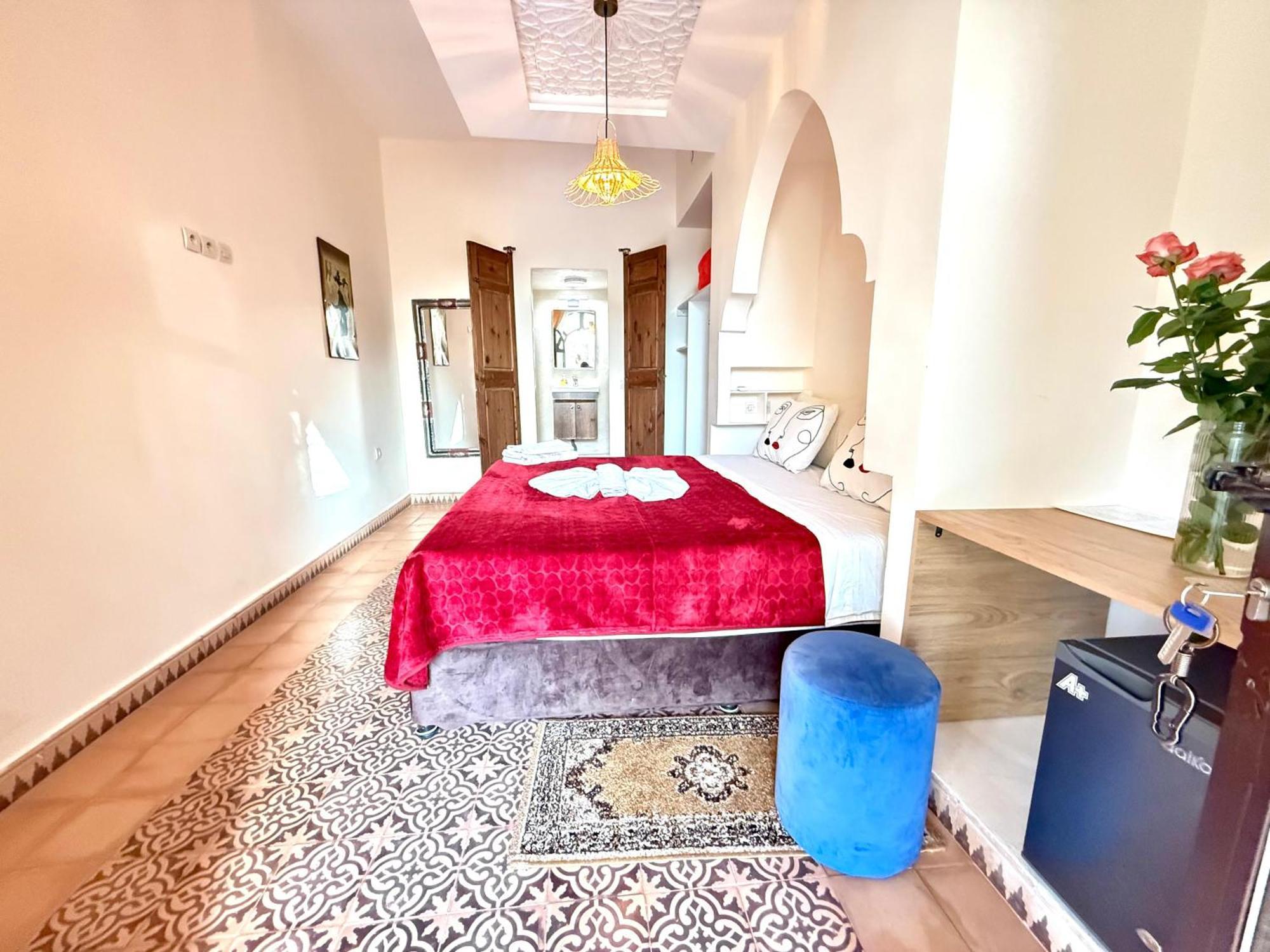 Riad Safran Ralya Bellouk Luaran gambar