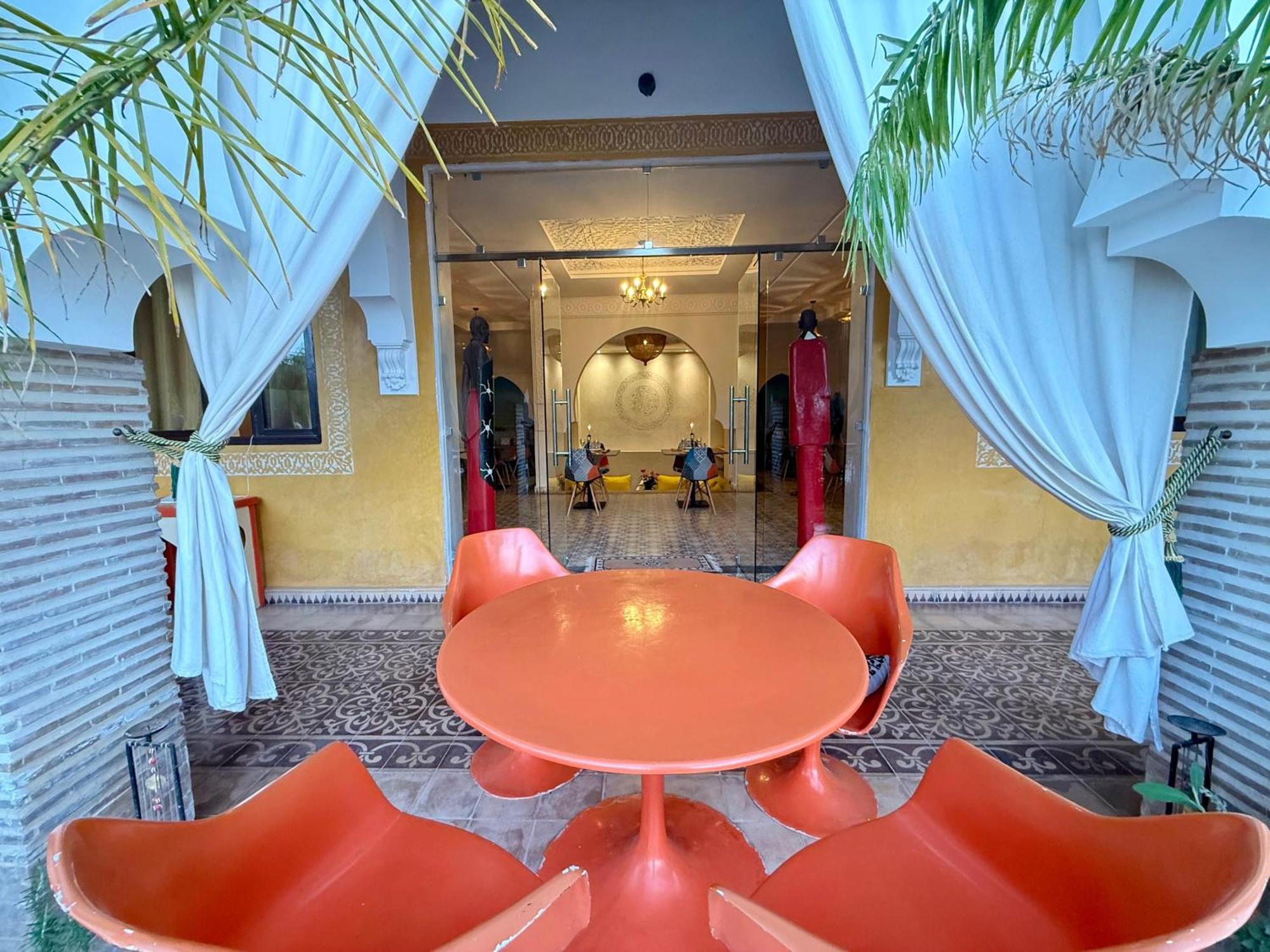 Riad Safran Ralya Bellouk Luaran gambar