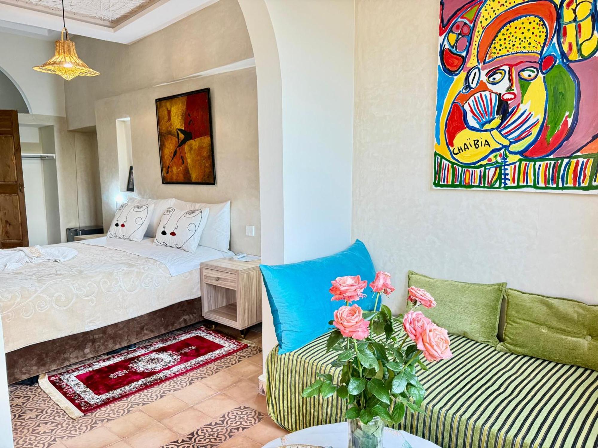 Riad Safran Ralya Bellouk Luaran gambar