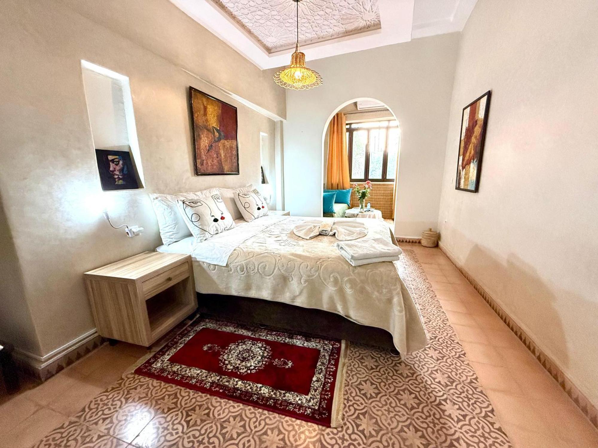 Riad Safran Ralya Bellouk Luaran gambar