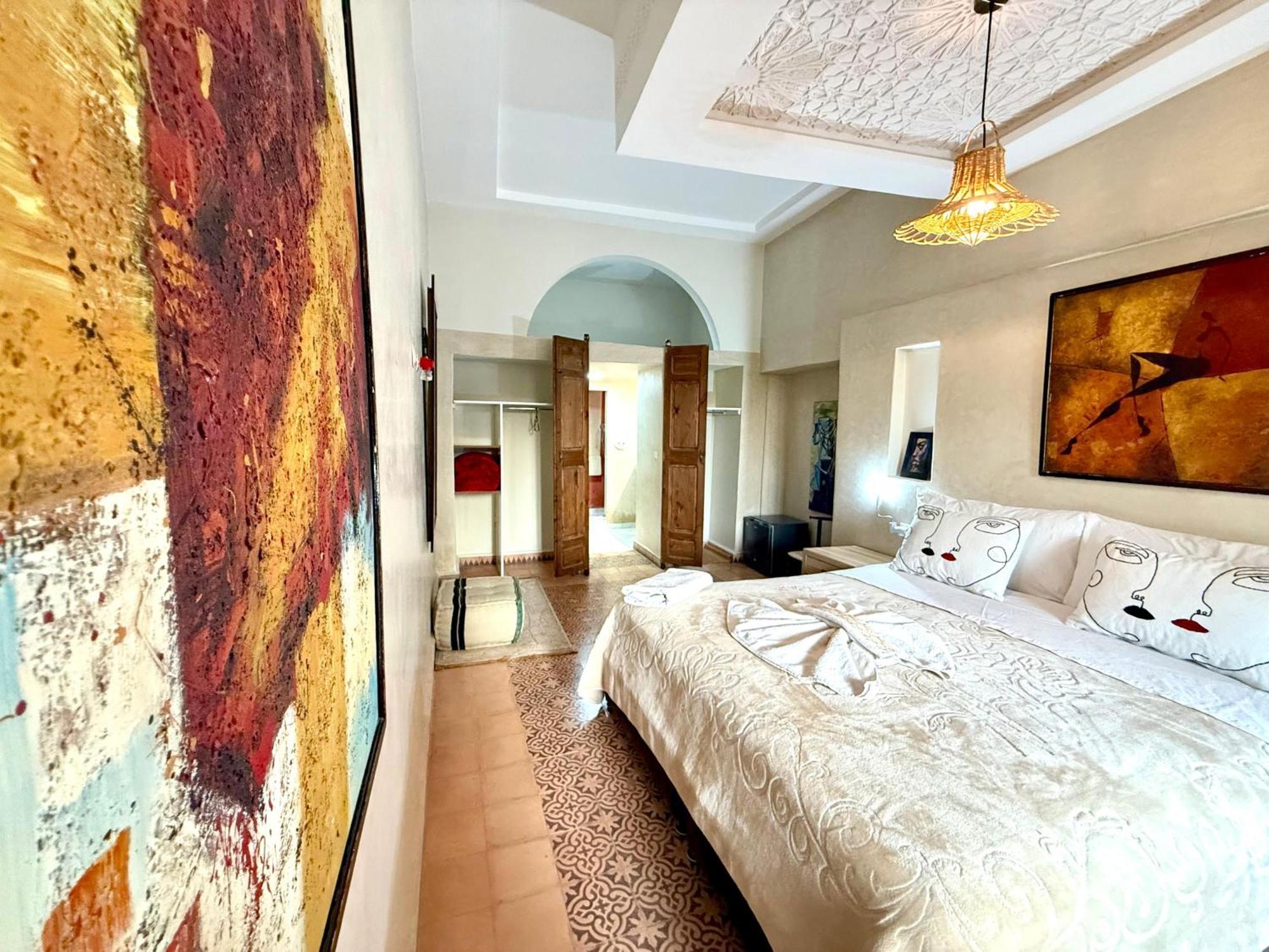 Riad Safran Ralya Bellouk Luaran gambar