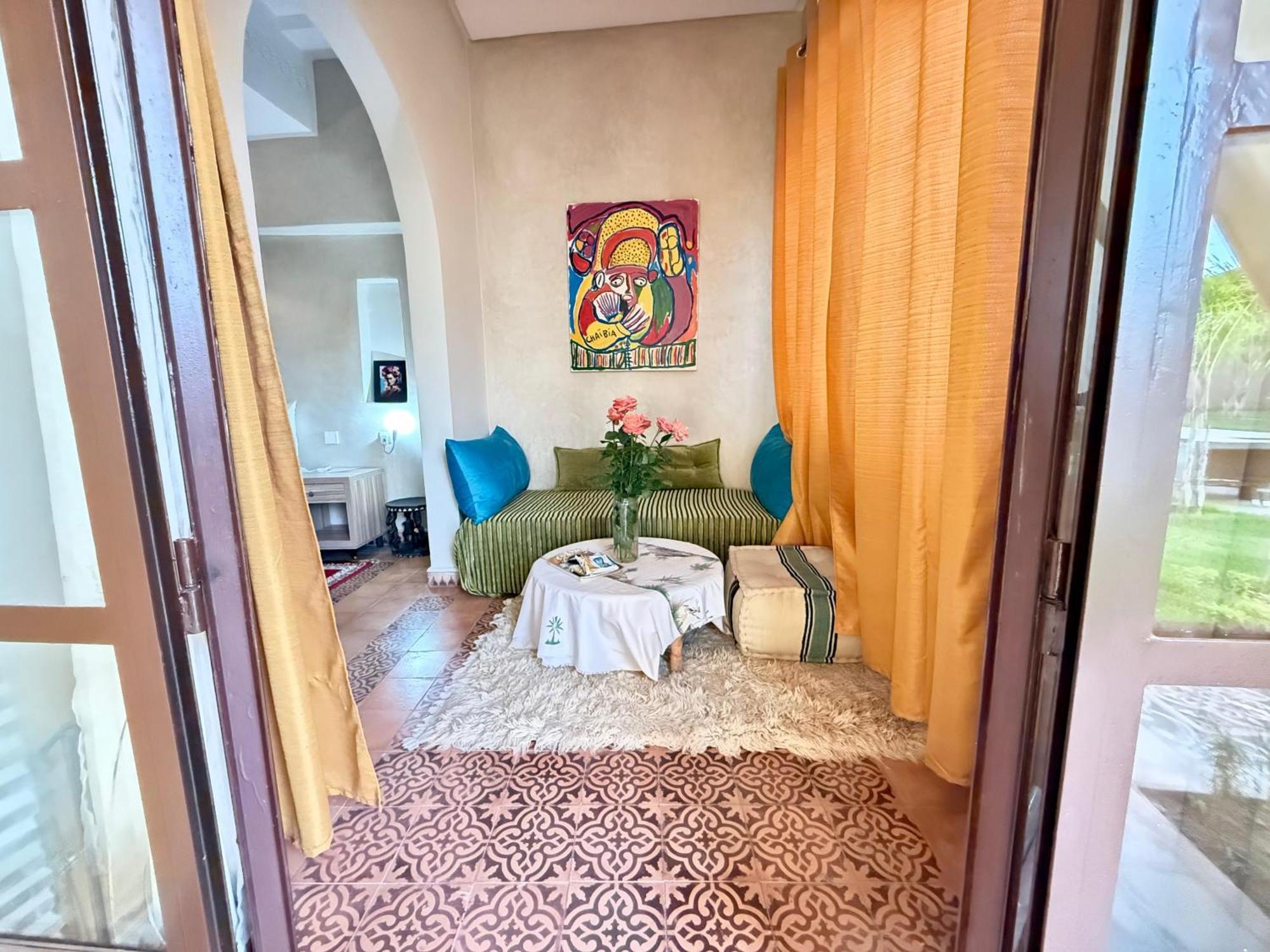 Riad Safran Ralya Bellouk Luaran gambar