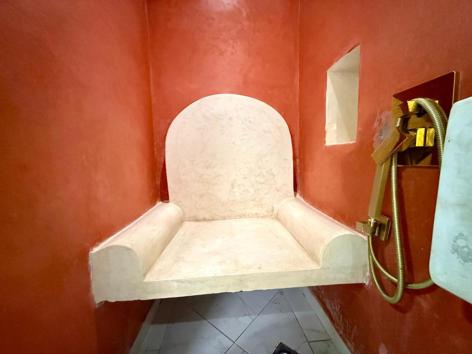 Riad Safran Ralya Bellouk Luaran gambar